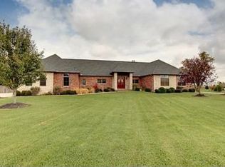 352 Skyland Dr, Bellbrook, OH 45305