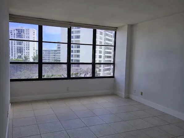 600 Three Islands Blvd APT 620, Hallandale, FL 33009