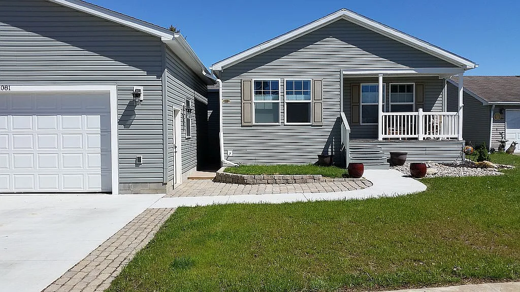 1081 Cambry Cir photo 1