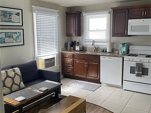 539 6th St N APT 2, Saint Petersburg, FL 33701