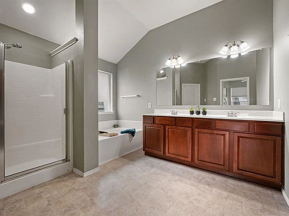 4th image of 1205 Hickory Bend Ln #1