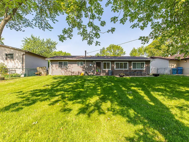 6847 Hawthorne Ln — Photo 16