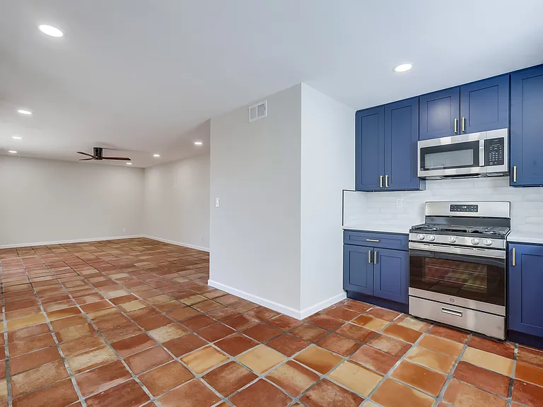 205 W Escalones #B — Photo 11