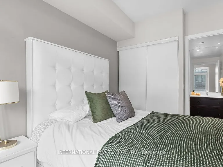 525 Adelaide St W #LPH35 — Photo 13