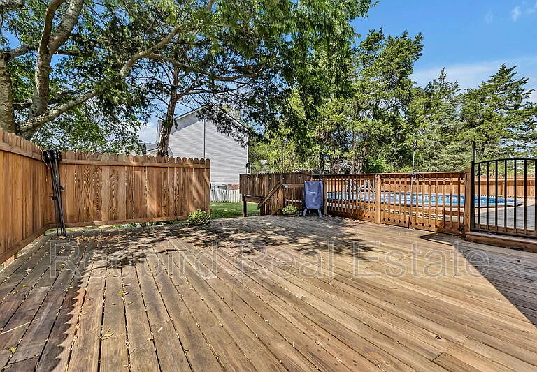 399 Clarkston Dr — Photo 14