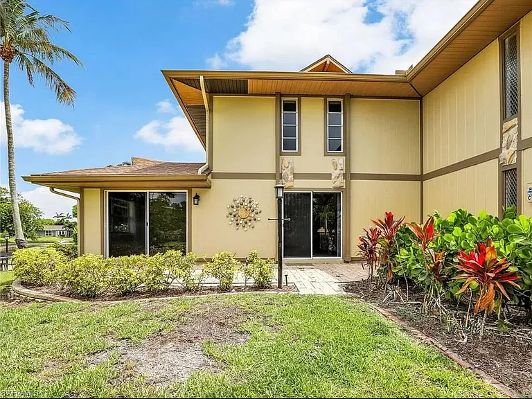4265 Island Cir #B — Photo 17