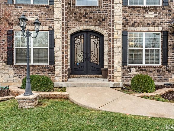 5th image of 933 Bentley Park Cir