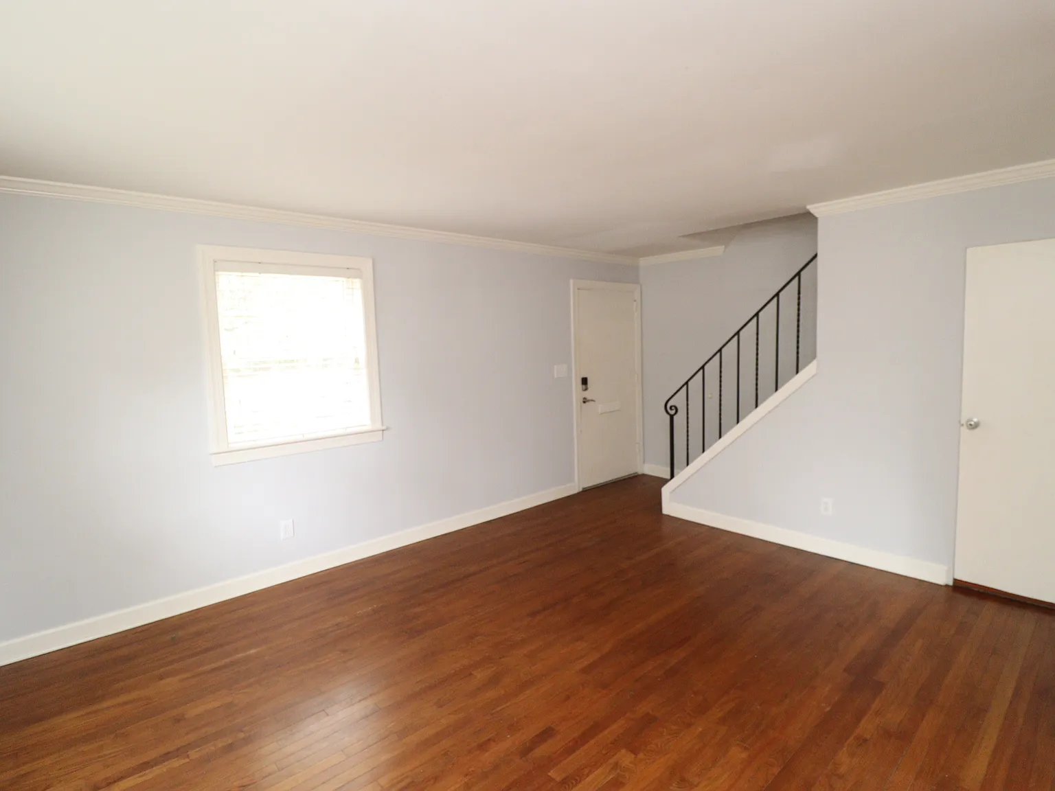 Charming Condo in Village District Available Immediately — Photo 4
