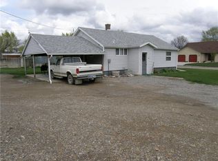 1005 4th St W, Roundup, MT 59072