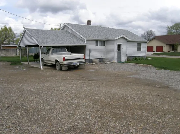 1005 4th St W, Roundup, MT 59072