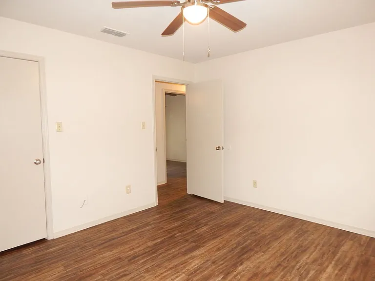 10074 Wooded Way — Photo 11
