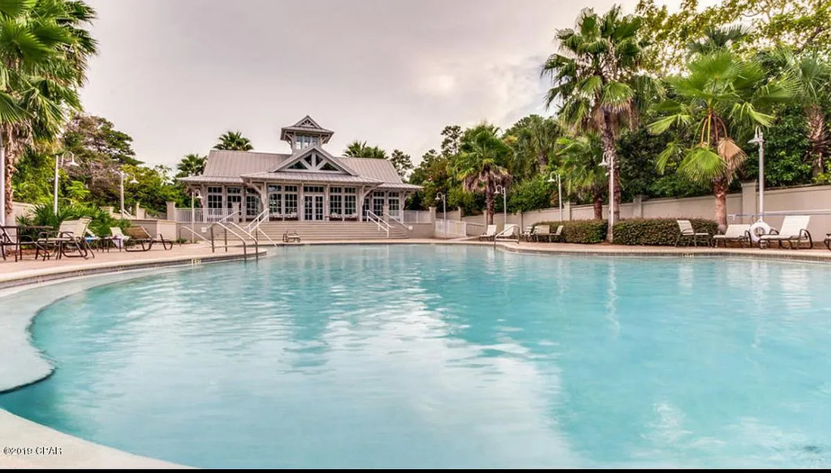 Community Pool - Grande Pointe Cir
