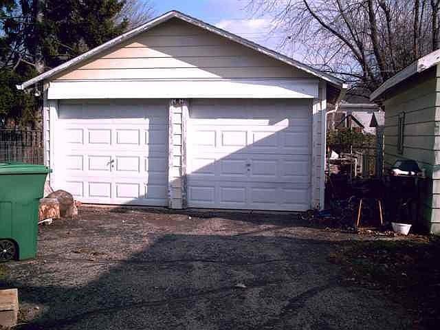 2nd image of 950 S Main St