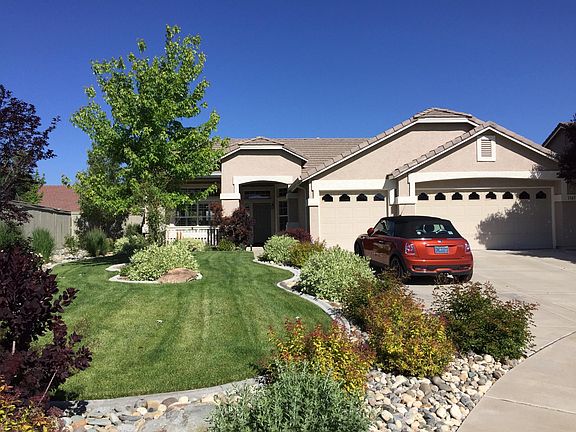 Front of home on cul-de-sac