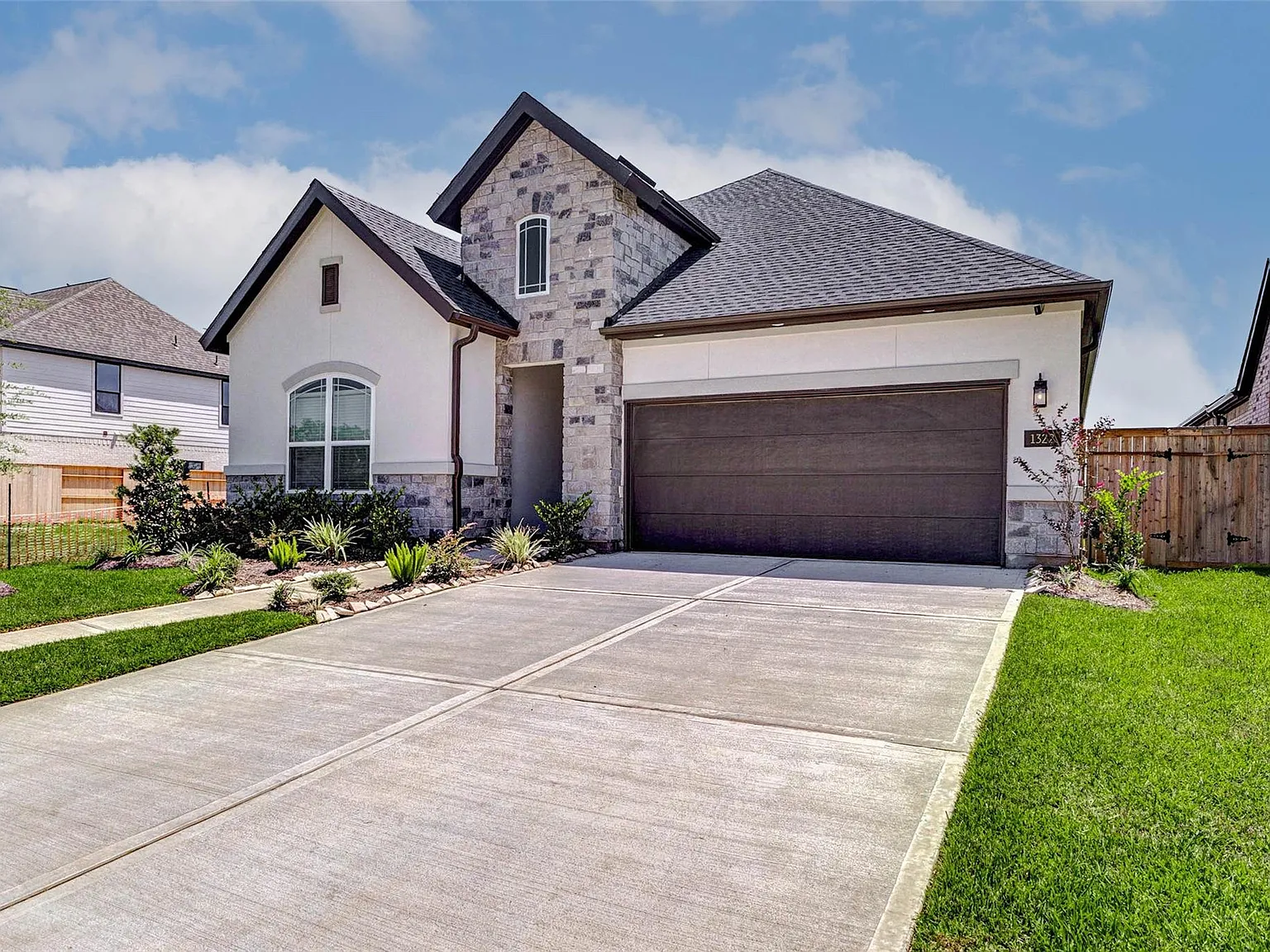 4 bed, 3.5 bath, 2408 sqft, $3,400 — Photo 2