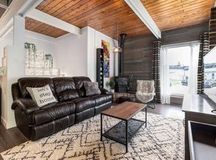333 W Braxton Pl SW #4, Calgary, AB T2W2E7