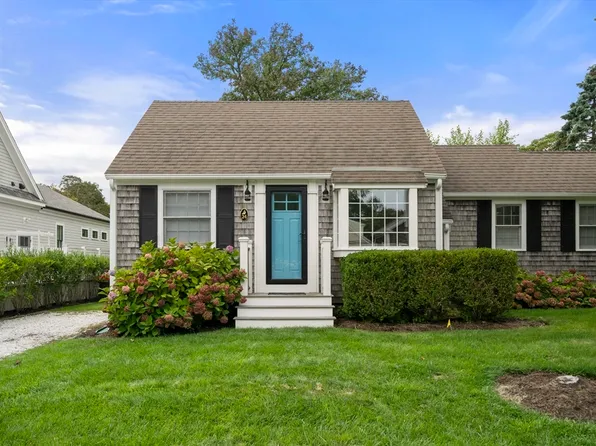 24 Cross St, Harwich Port, MA 02646