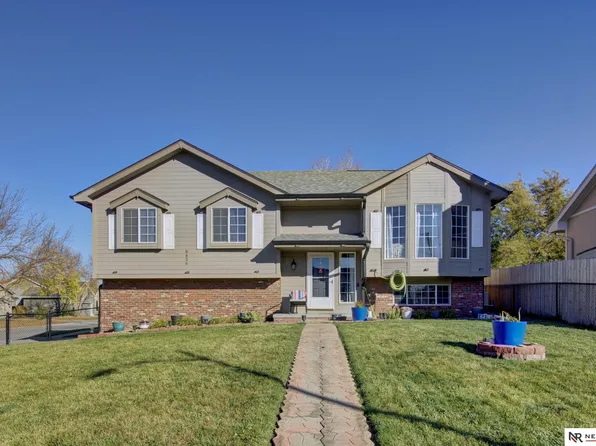 8426 Girard St, Omaha, NE 68122
