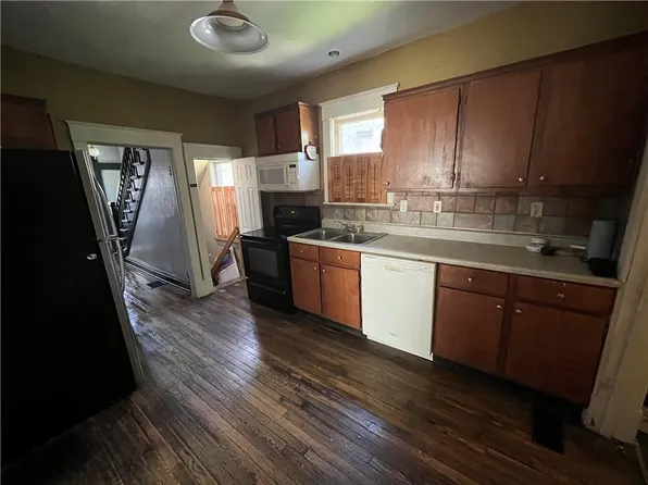 127 S Willow Ave, Sugar Creek, MO 64053