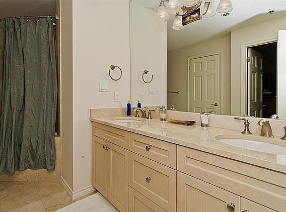 5th image of 5909 Luther Ln APT 702