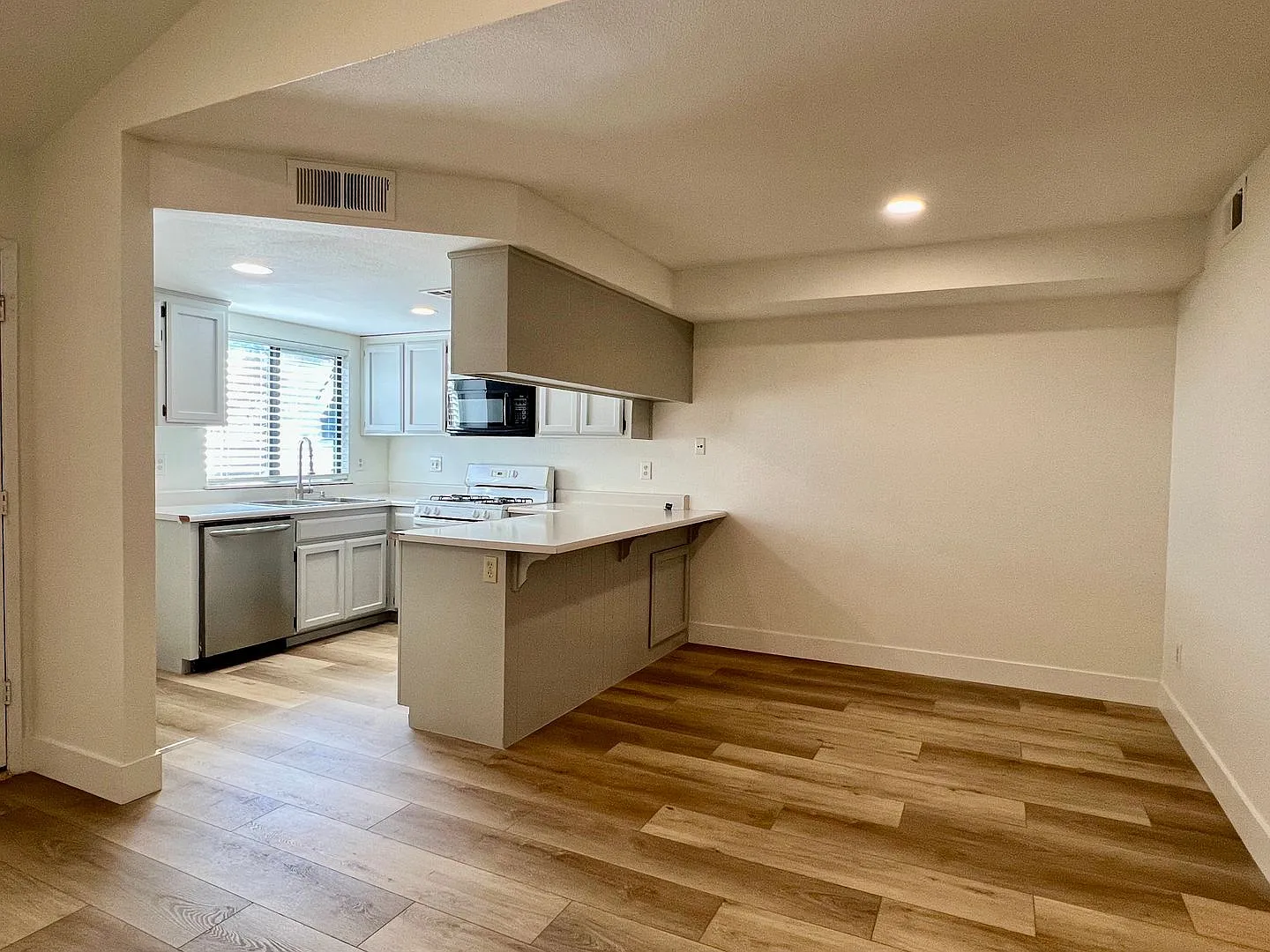 Newly Renovated 2-Bedroom Townhouse with 2-Car Garage in Quailwood — Photo 3