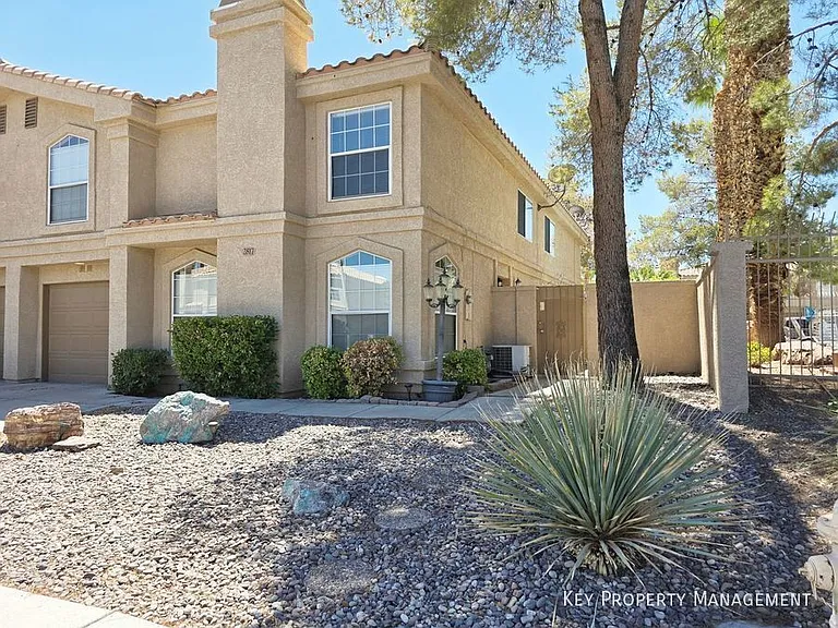 2817 Crystal Lantern Dr — Photo 2