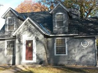 904 E 17th St, Fremont, NE 68025