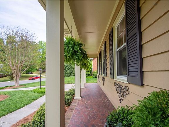 2nd image of 702 Gretchen Ln