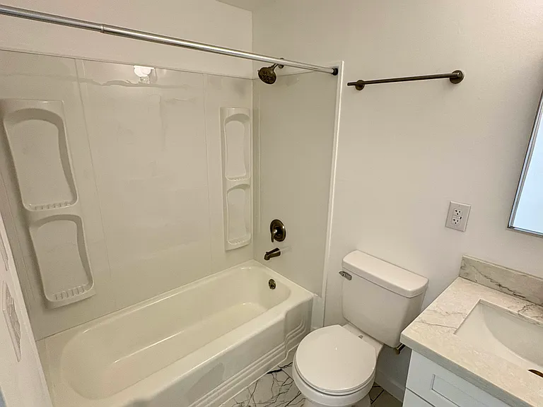 2345 Minor Ave E #14 — Photo 14