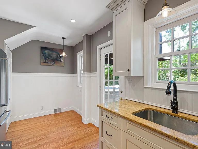 112 W Park Pl — Photo 18