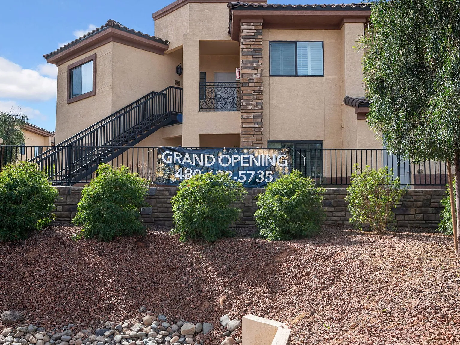 Desert Jewel Apartments — Photo 4