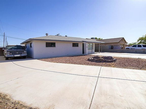 3rd image of 801 W Oak Dr