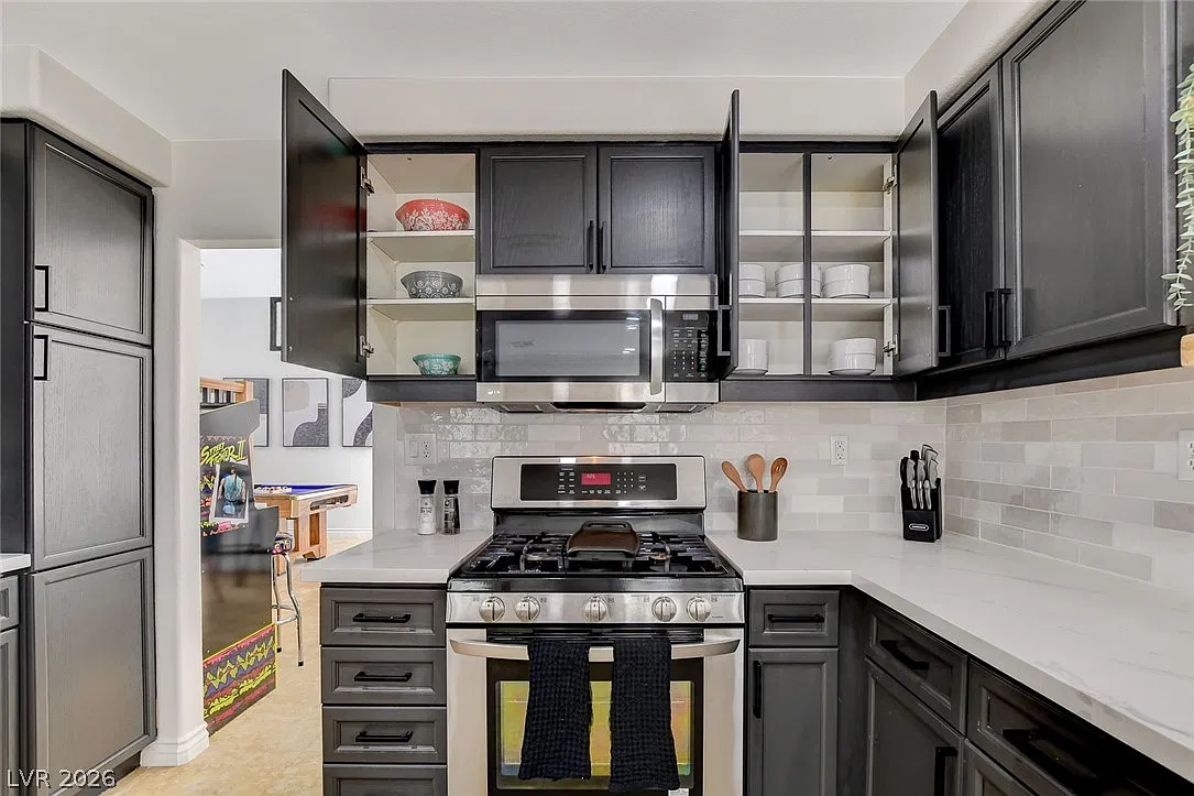4 bed, 3.0 bath, 2177 sqft, $3,300 — Photo 2