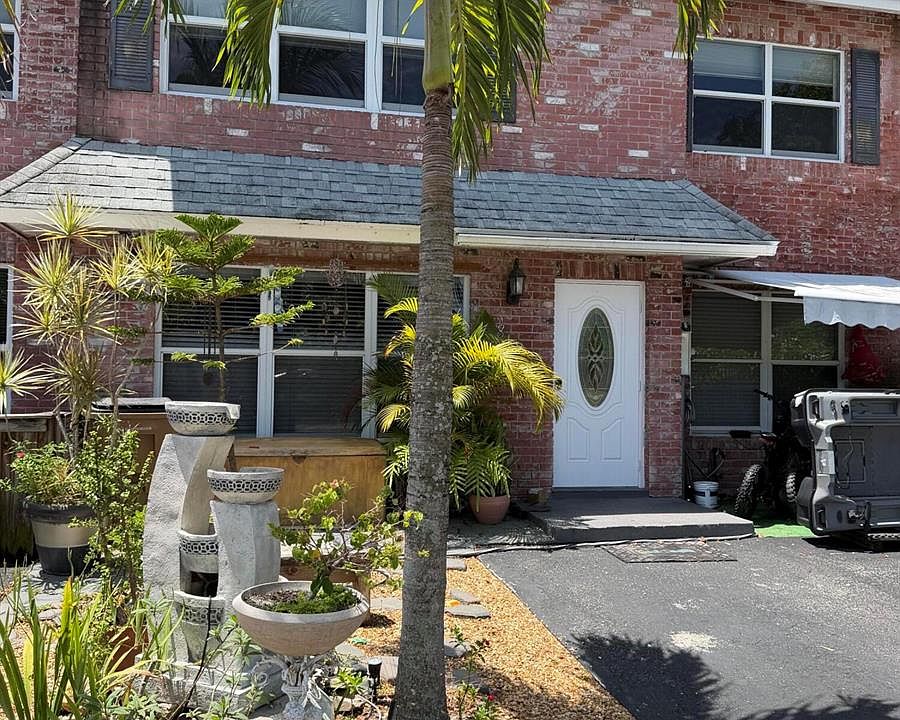 1st image of 806 NW 41st Ct