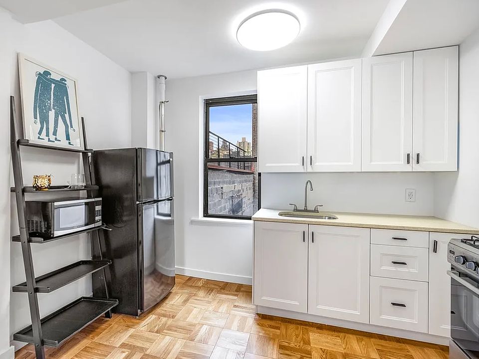 2nd image of 226 E 12th St APT 8F