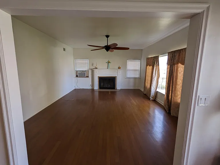 215 Jefferson St — Photo 2