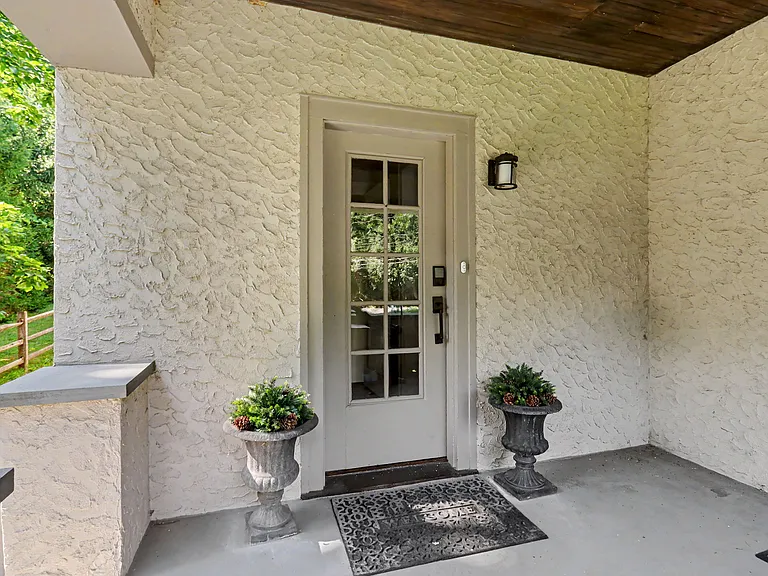 82 Douglas Rd #B — Photo 2