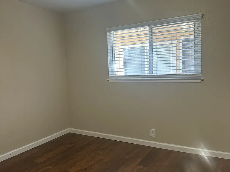 105 Wilbur Ave #8 — Photo 10