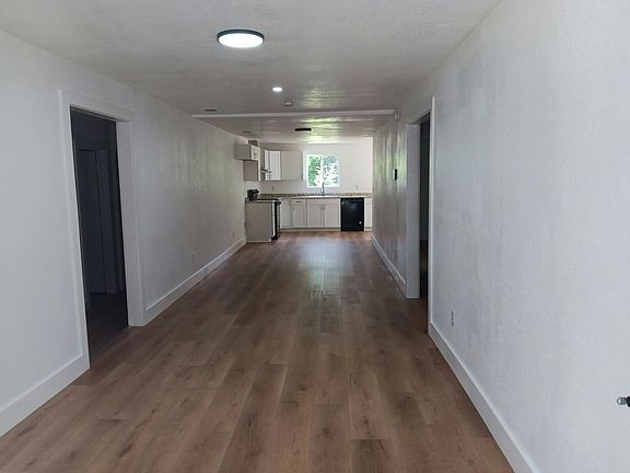 5th image of 8 Leon Village Dr