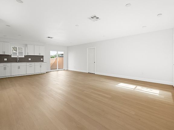 3rd image of 645 W 97th St #1