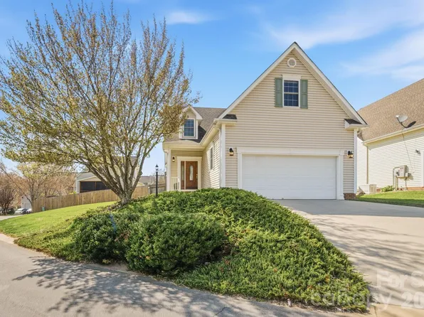 8 Sweet Gum Dr, Asheville, NC 28805