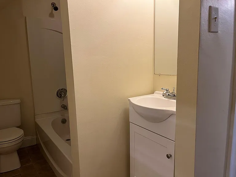 3810 Woodbine Ave #4 — Photo 12