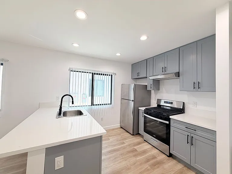 1583 W 29th St — Photo 13