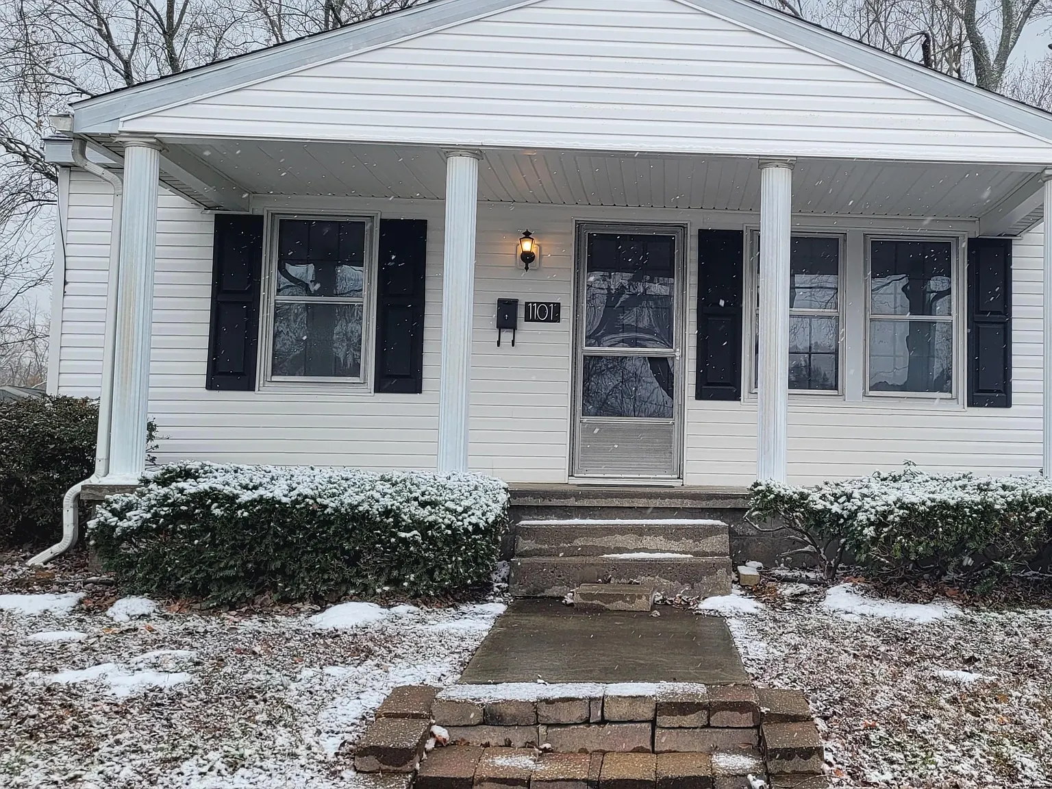 2 bed, 696 sqft, $925 — Photo 1