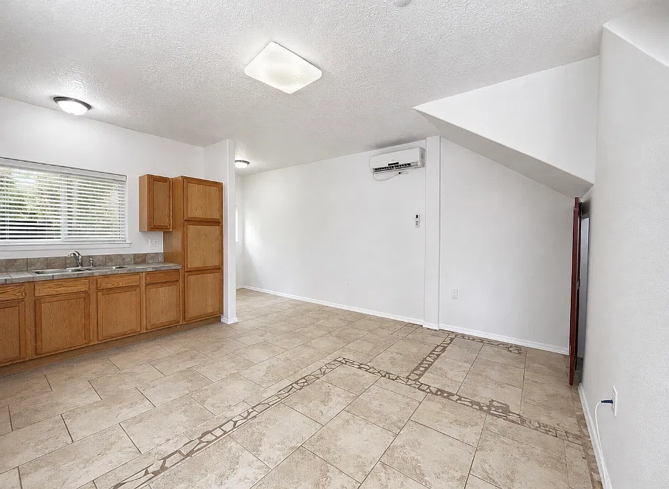 2 bed, 800 sqft, $1,200 — Photo 3