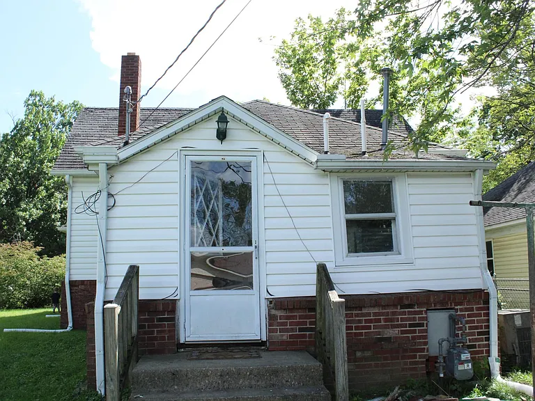 1411 S Webster St — Photo 15