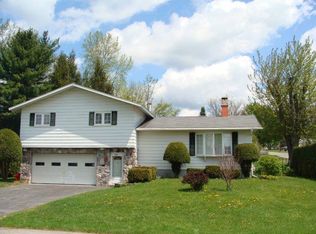 1321 Woodbury Dr, Utica, NY 13502