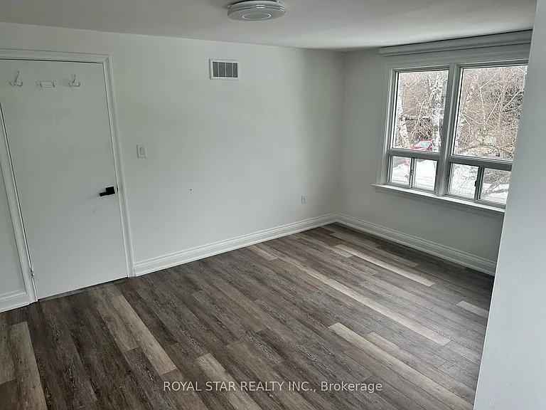 9 Roycrest Ave #ROOM — Photo 9