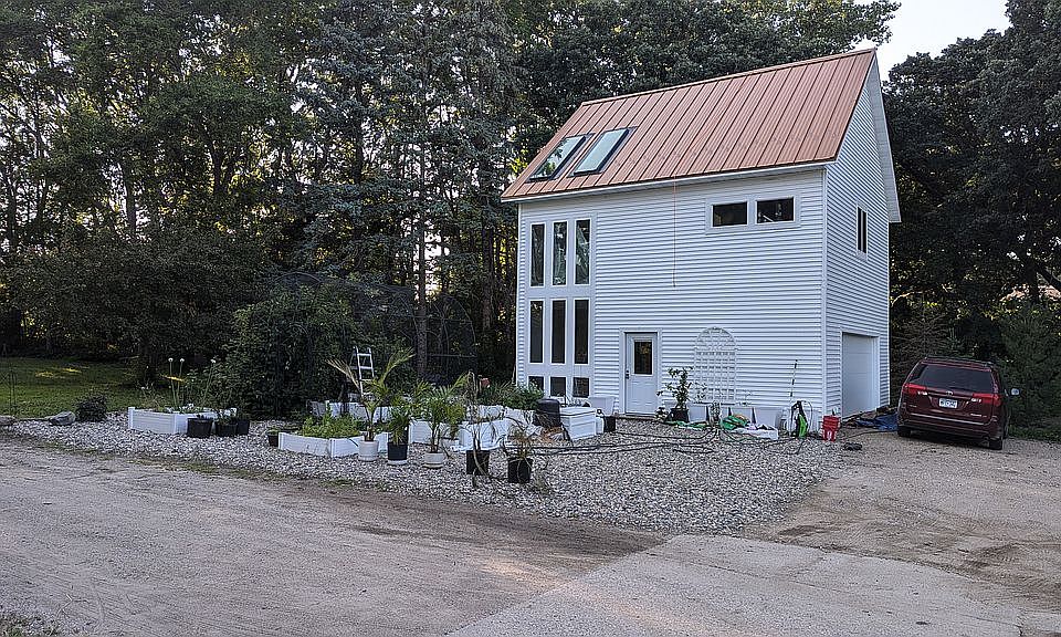 2nd image of 1822 Park St