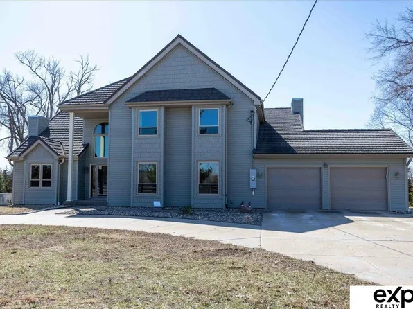 7105 Sun Lake Dr, Plattsmouth, NE 68048